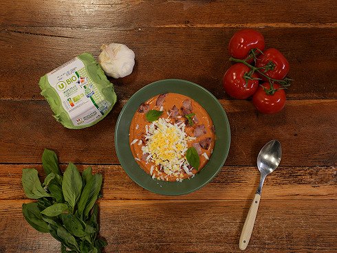 Salmorejo aux tomates et bacon fumé u